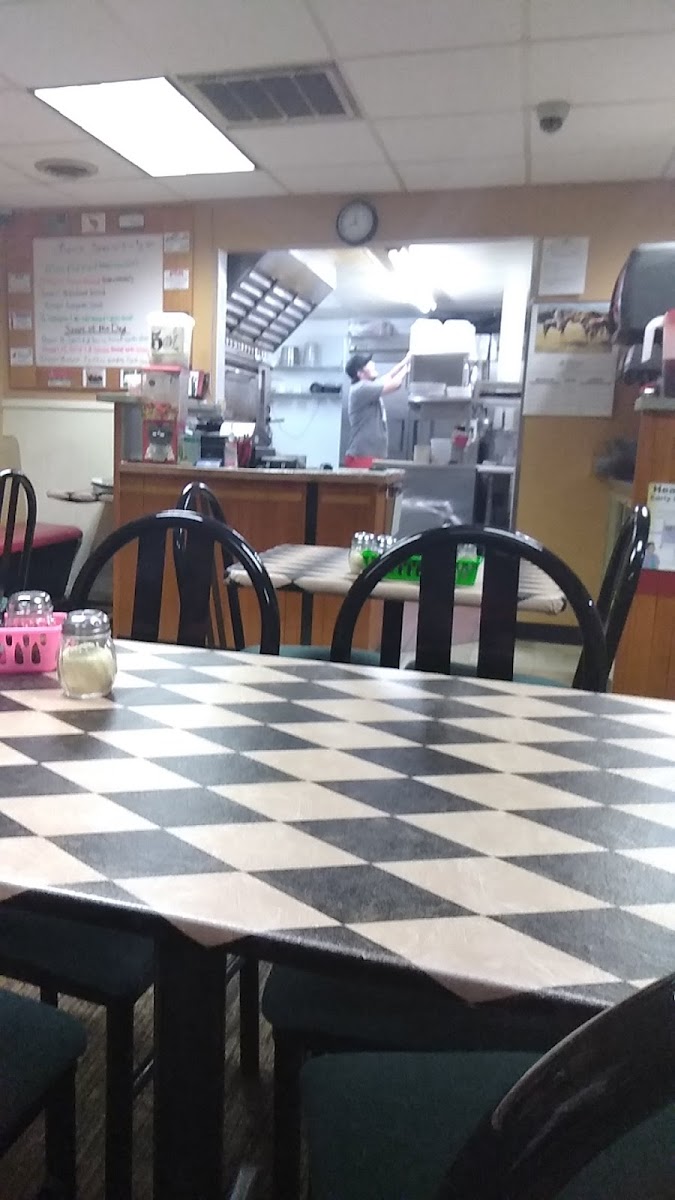 Tower Pizza - Staples - Photo 7