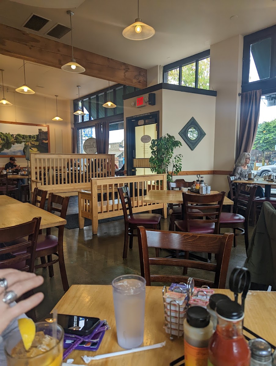 Dulin's Village Cafe - Photo 7