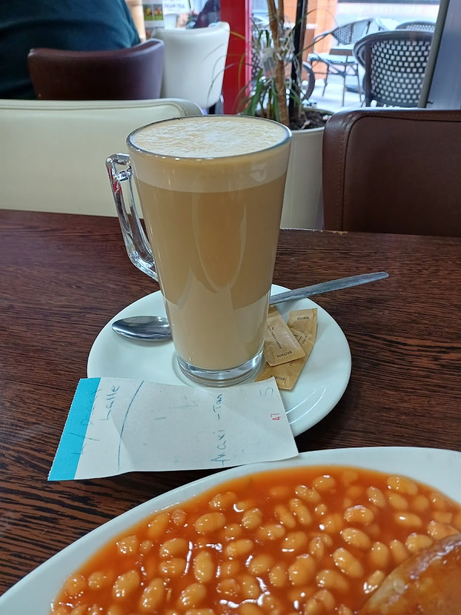 Cafe Aroma - Ringwood BH24 1HB - Photo 5