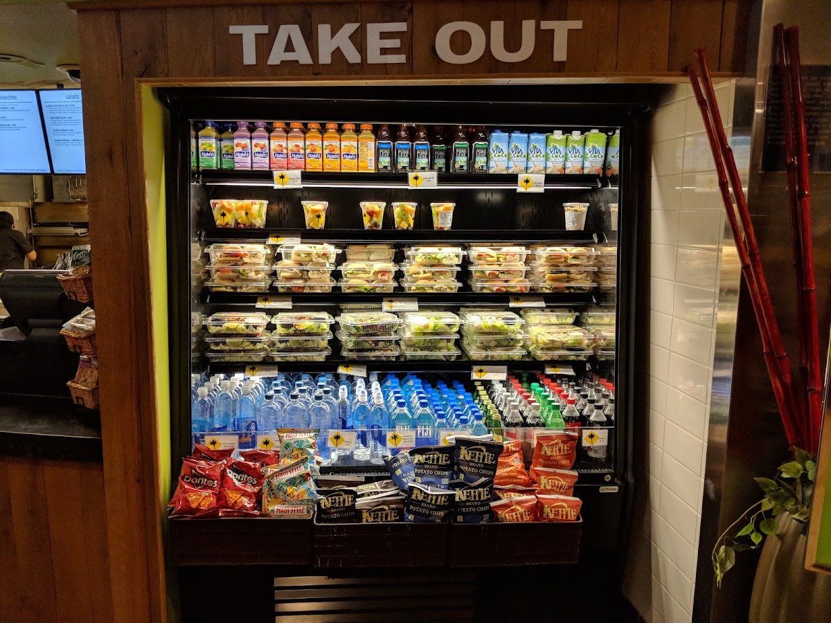 California Pizza Kitchen - Kahului - Photo 3