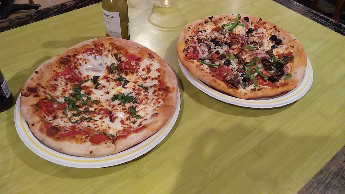 California Pizza Kitchen - Kahului - Photo 4
