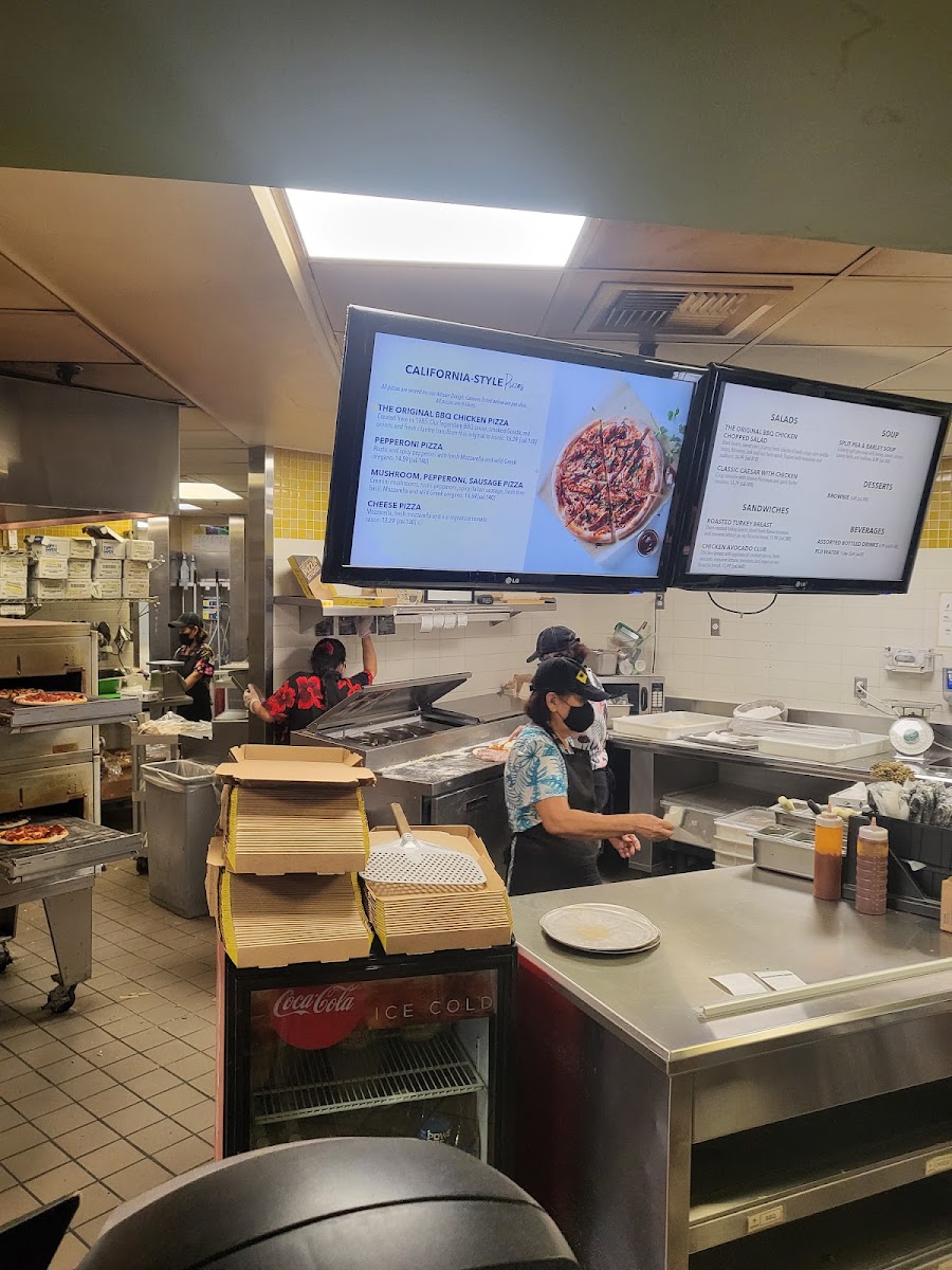 California Pizza Kitchen - Kahului - Photo 5