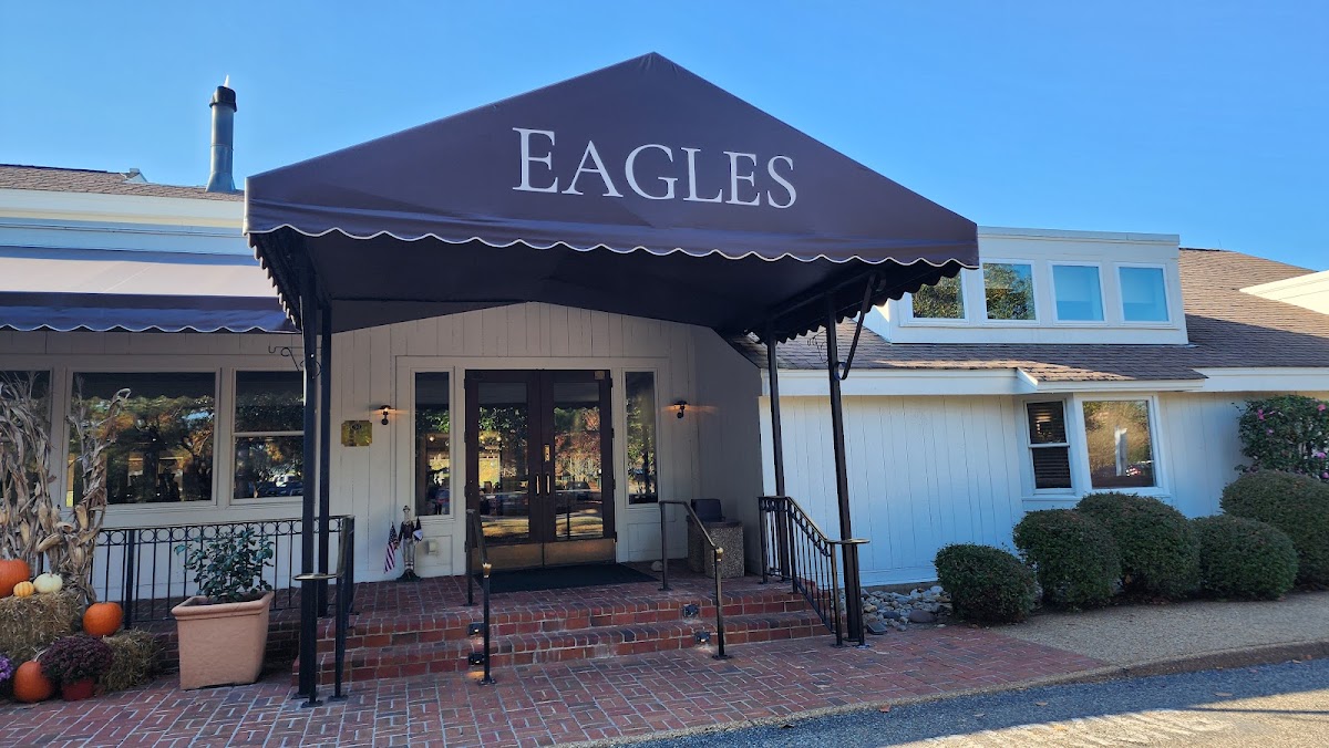 Eagles Restaurant - Williamsburg - Photo 3