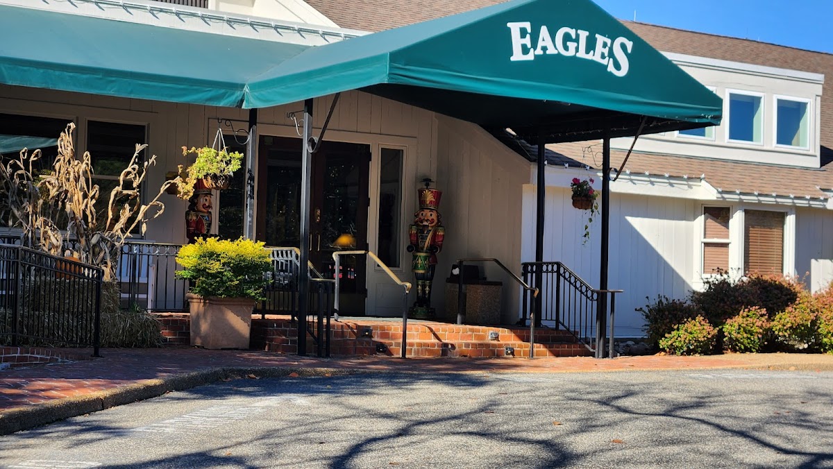 Eagles Restaurant - Williamsburg - Photo 7