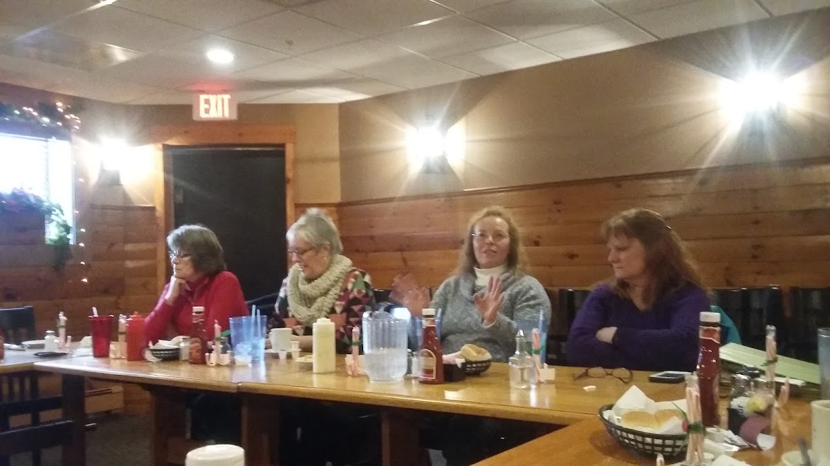 The Village Inn - Auburn - Photo 9