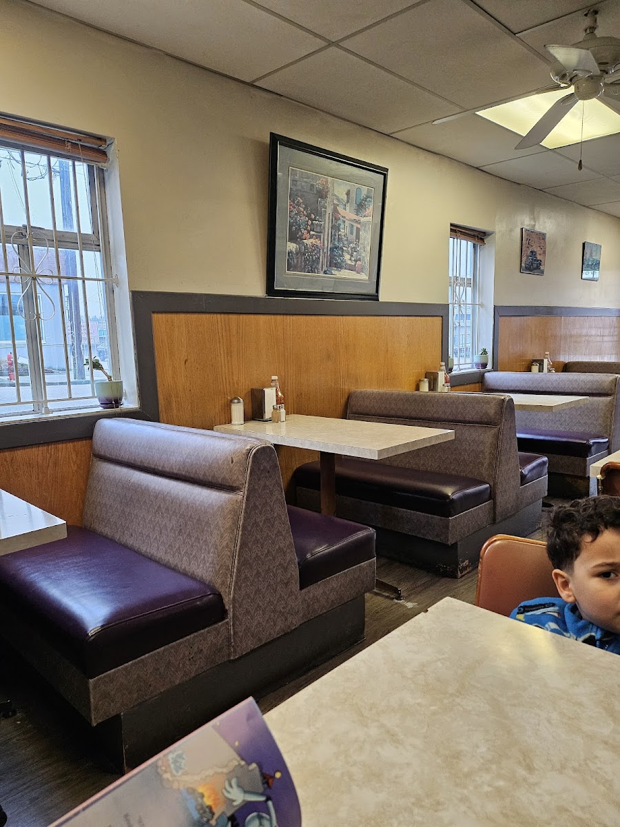 Truck Stop Cafe - Photo 2