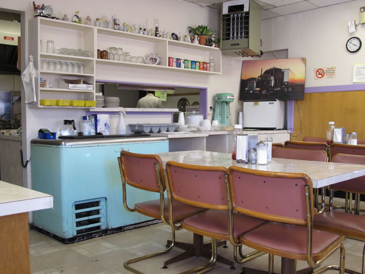 Truck Stop Cafe - Photo 6