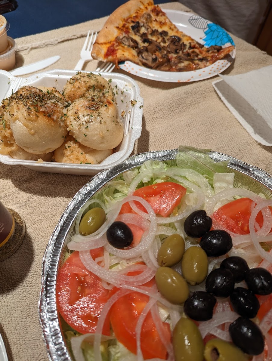 Tomatoes Pizzeria - Greenacres - Photo 3