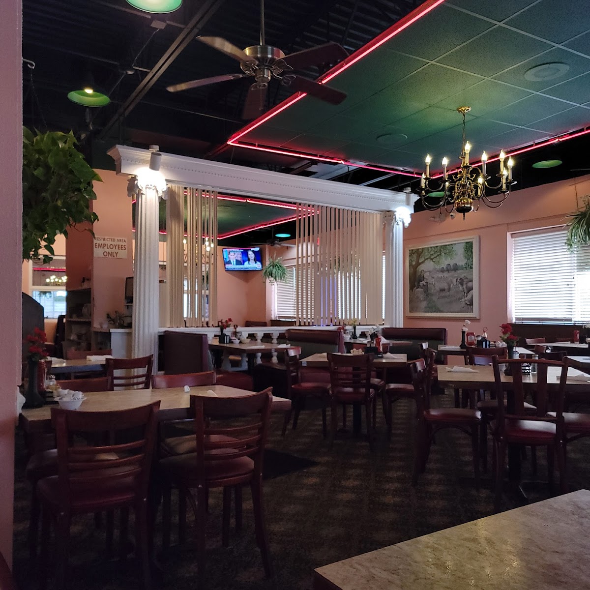 Skyland Family Restaurant - Photo 4