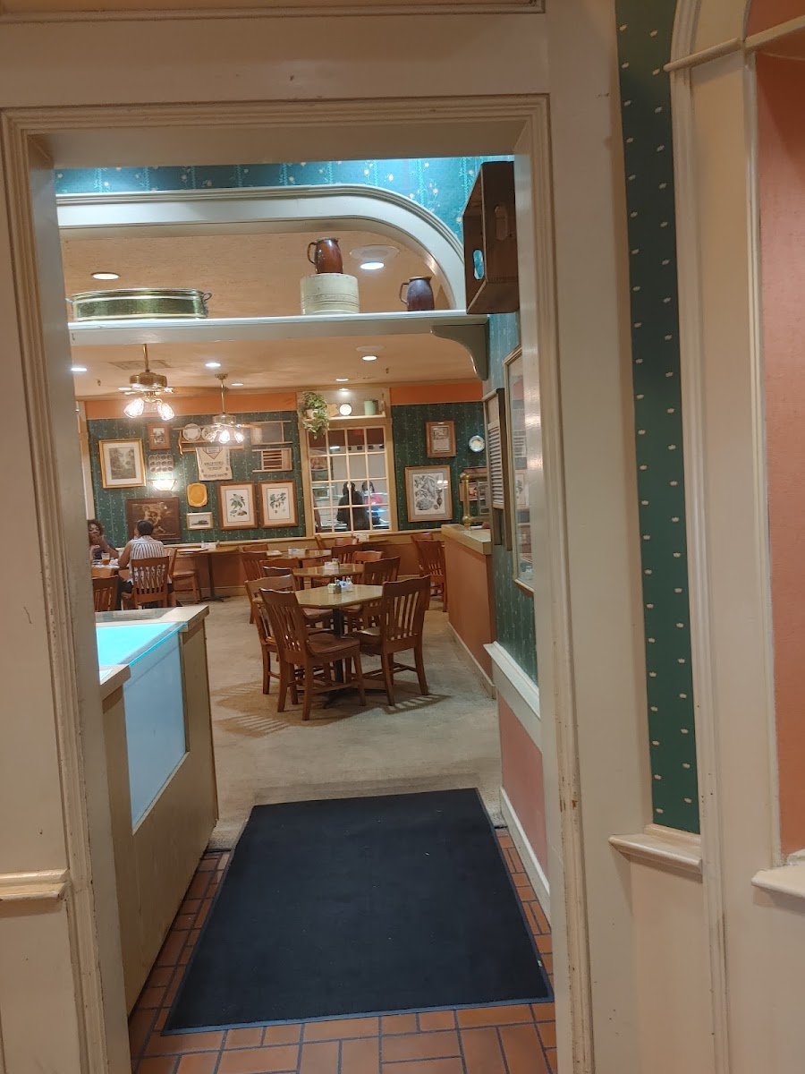 Piccadilly - Newport News - Photo 6