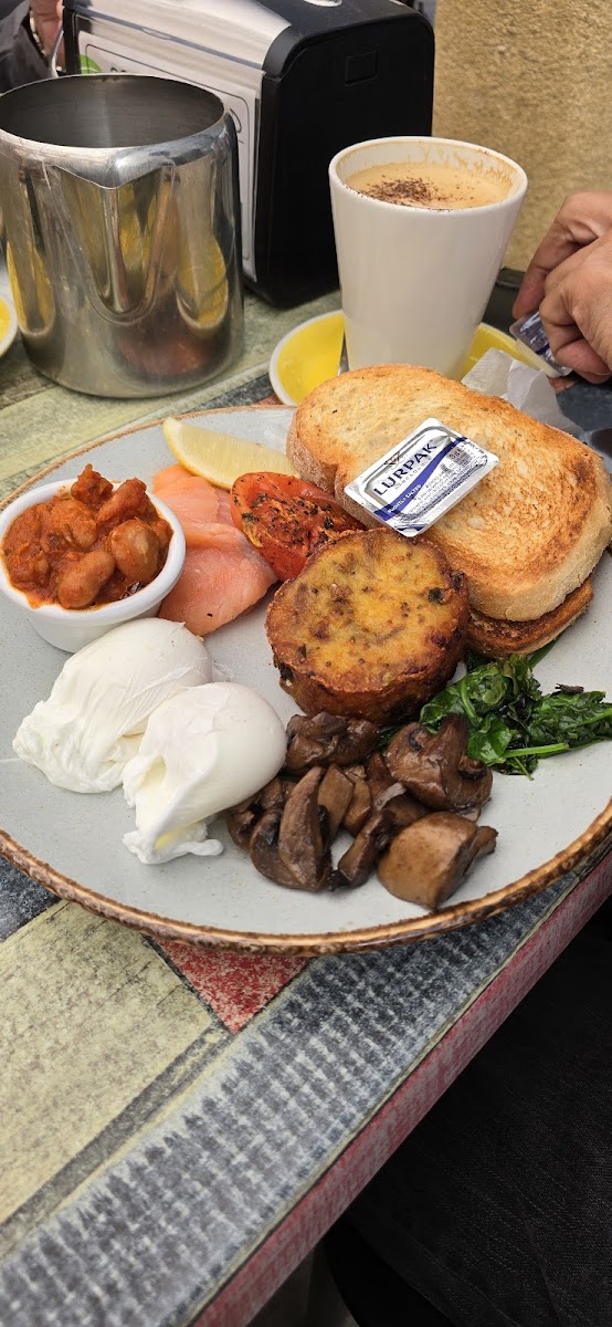 Lakeview Cafe - Photo 3