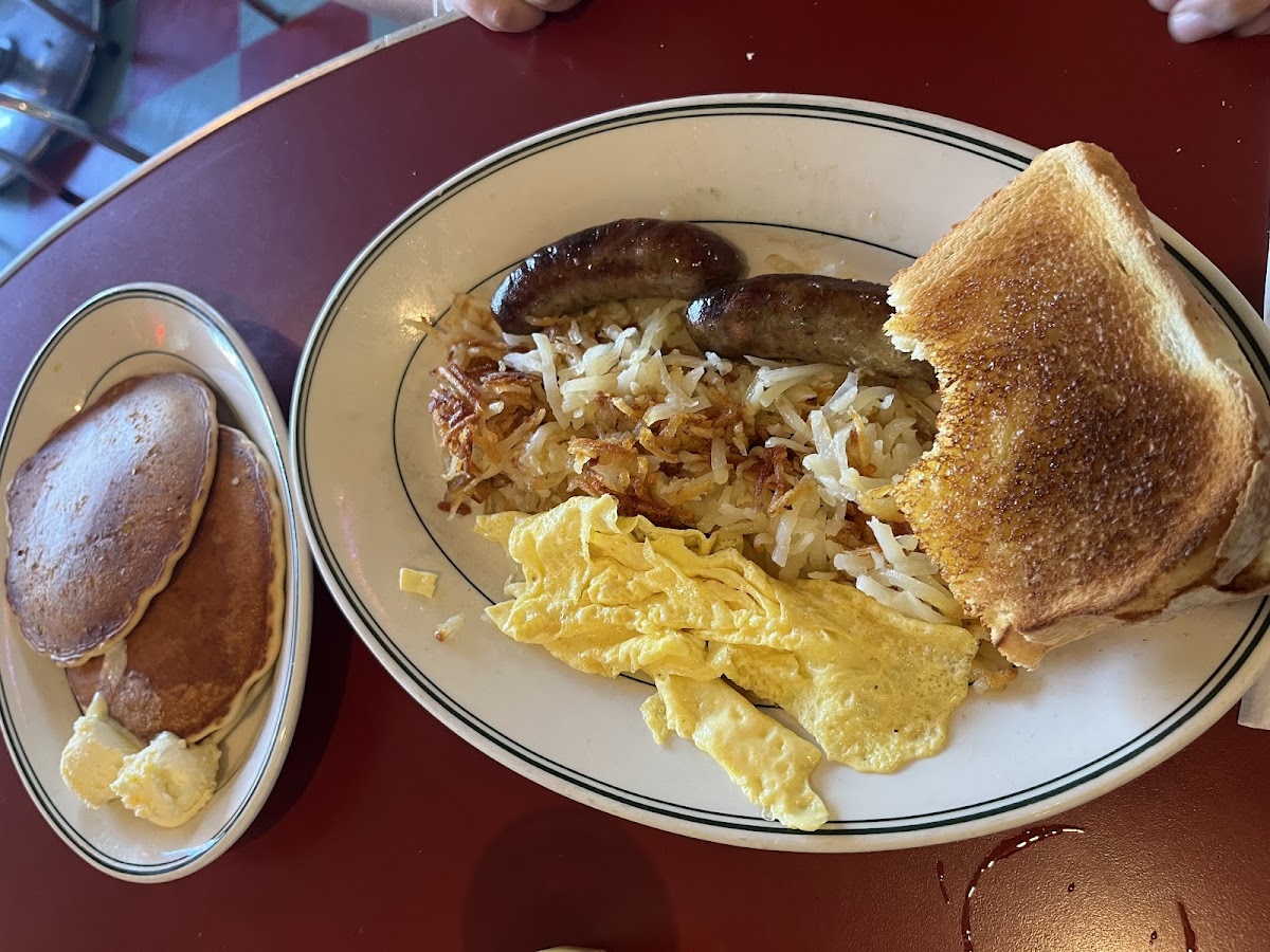 Hogan's Cafe Deluxe - Photo 4