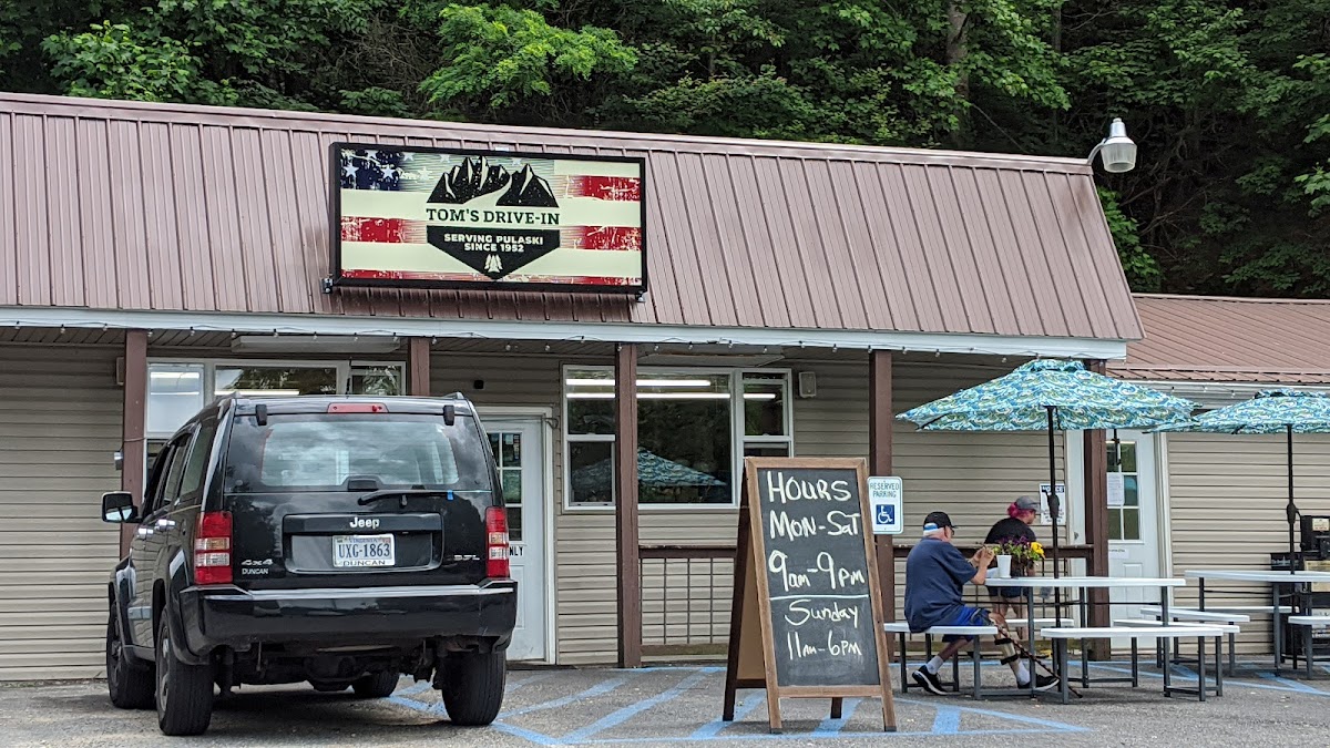 Tom's Drive-In - Pulaski - Photo 8