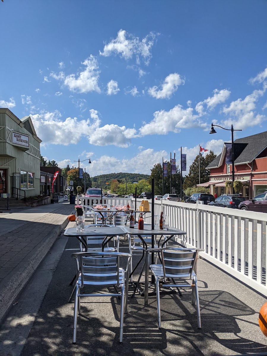 Maple Avenue Tap & Grill - Photo 9