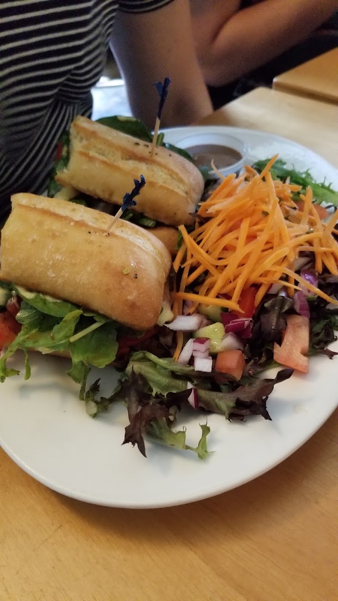 Maple Avenue Tap & Grill - Photo 4