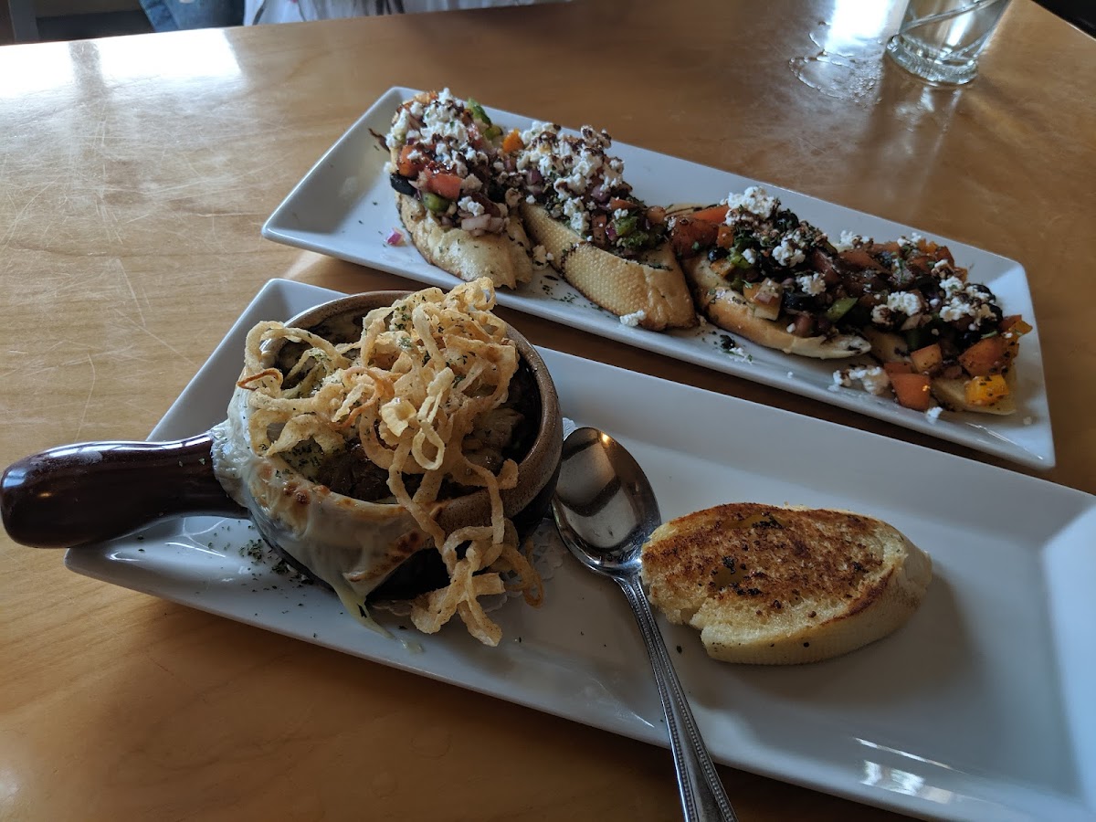 Maple Avenue Tap & Grill - Photo 7