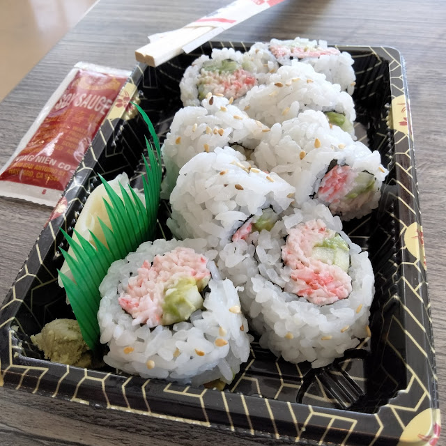 Real Crab Meat California Roll