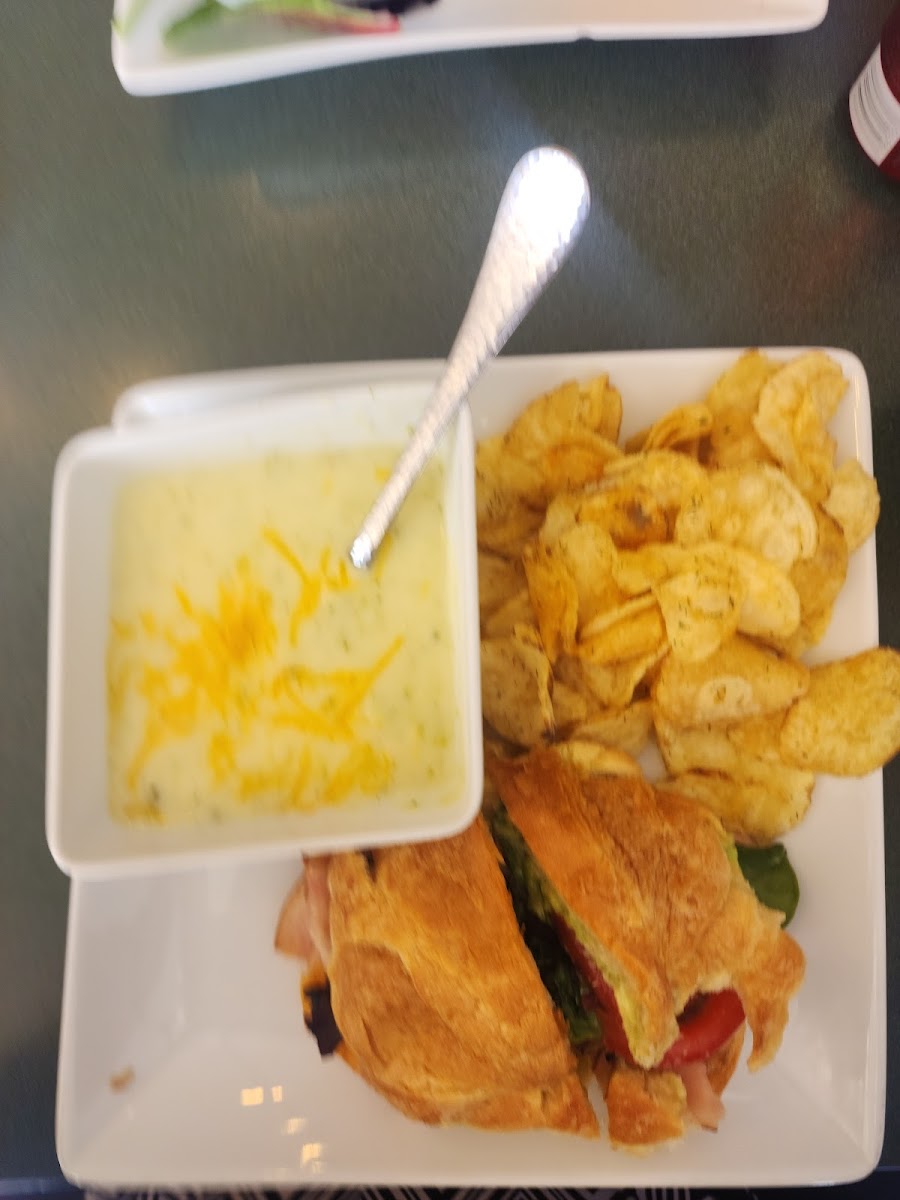 Roosters Cafe - Amarillo - Photo 4
