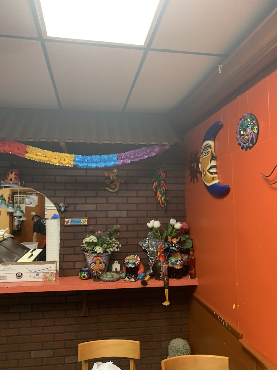 El Burrito Restaurant - Phoenixville - Photo 5