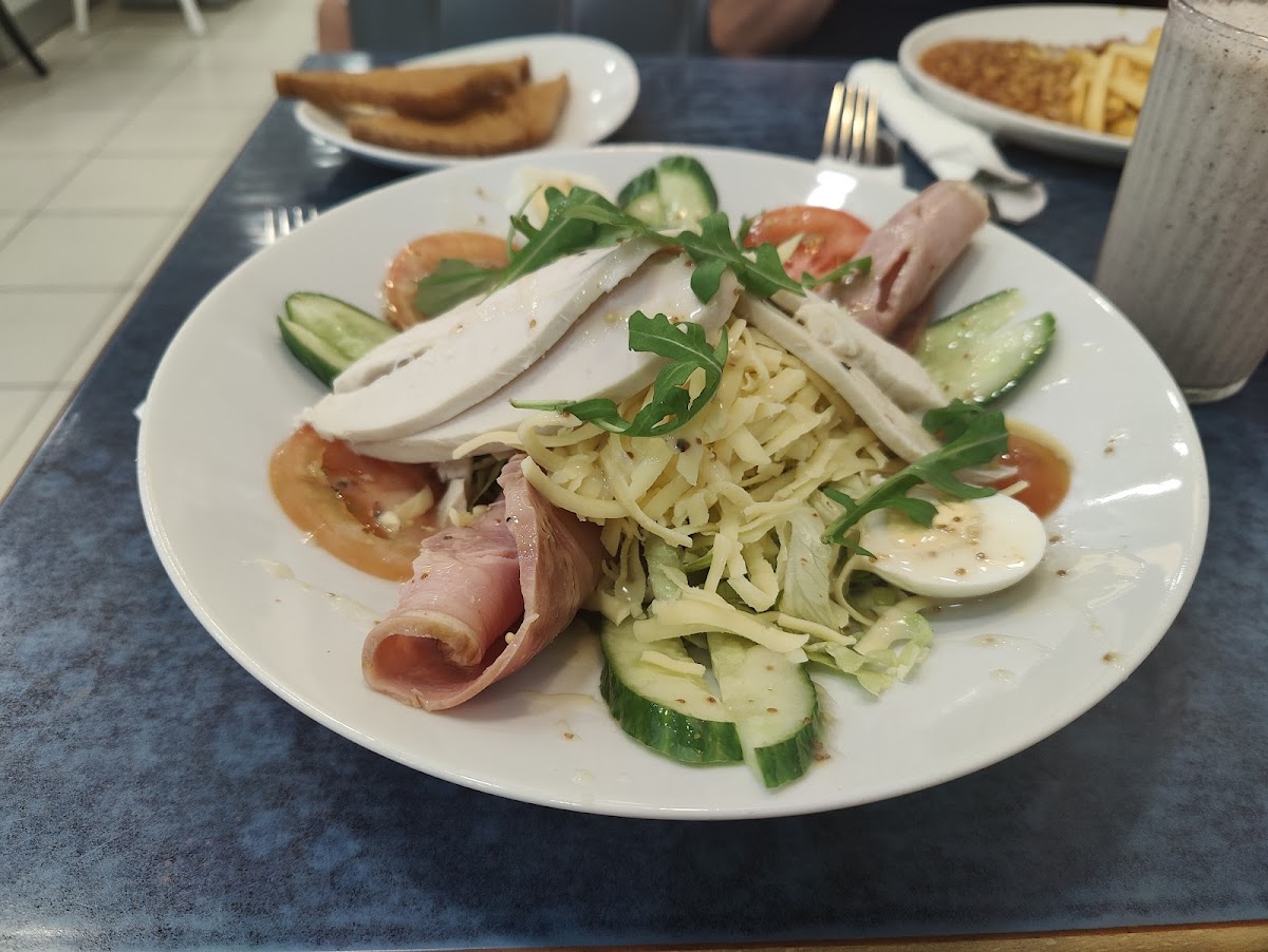 The Silver Spoon Diner - Photo 3