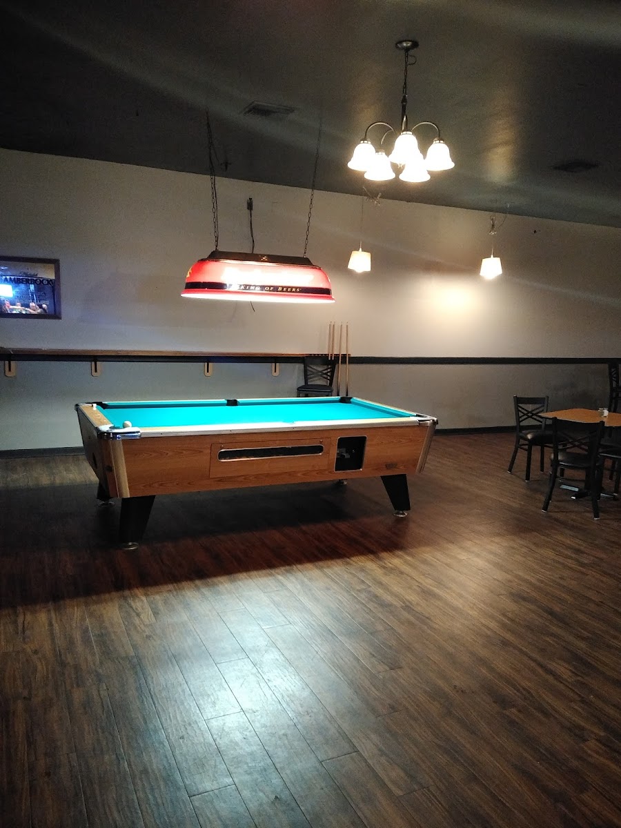 Lou's Tavern - Photo 3