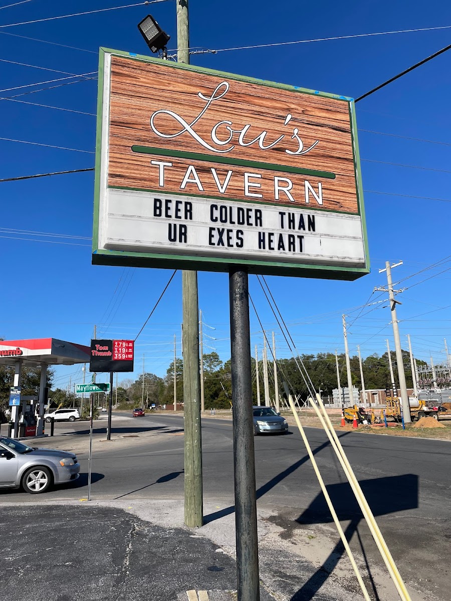 Lou's Tavern - Photo 6