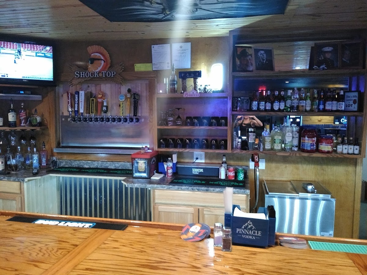 Lou's Tavern - Photo 7