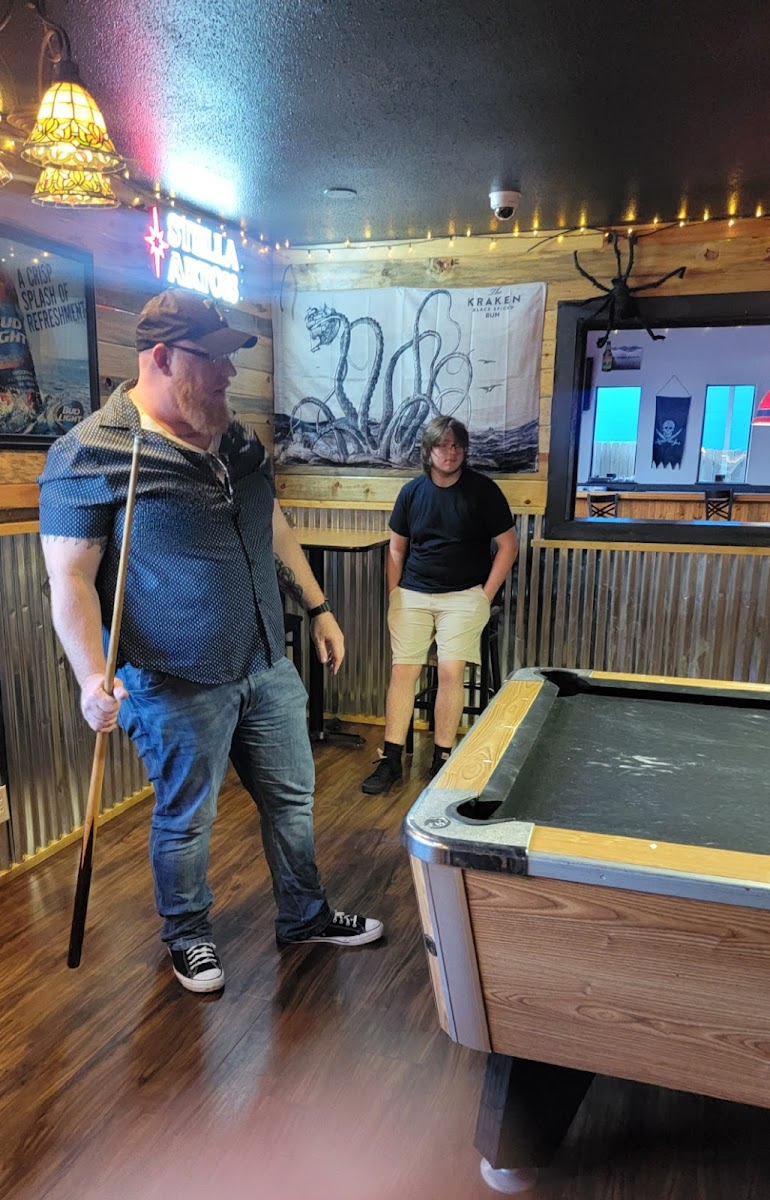 Lou's Tavern - Photo 8
