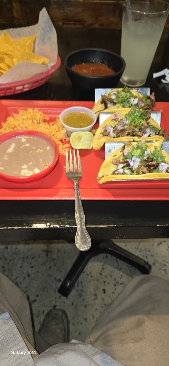 La Fiesta Mexican Restaurant - Mt Vernon - Photo 2