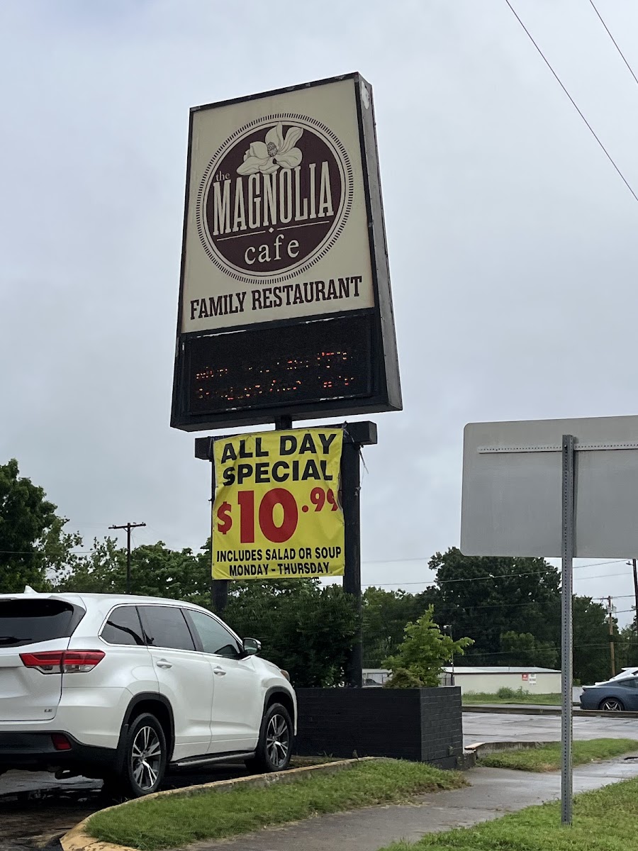 Magnolia Cafe - Durant - Photo 2