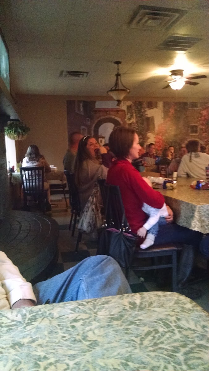 Gino's Pizza & Spaghetti House - Wayne - Photo 6