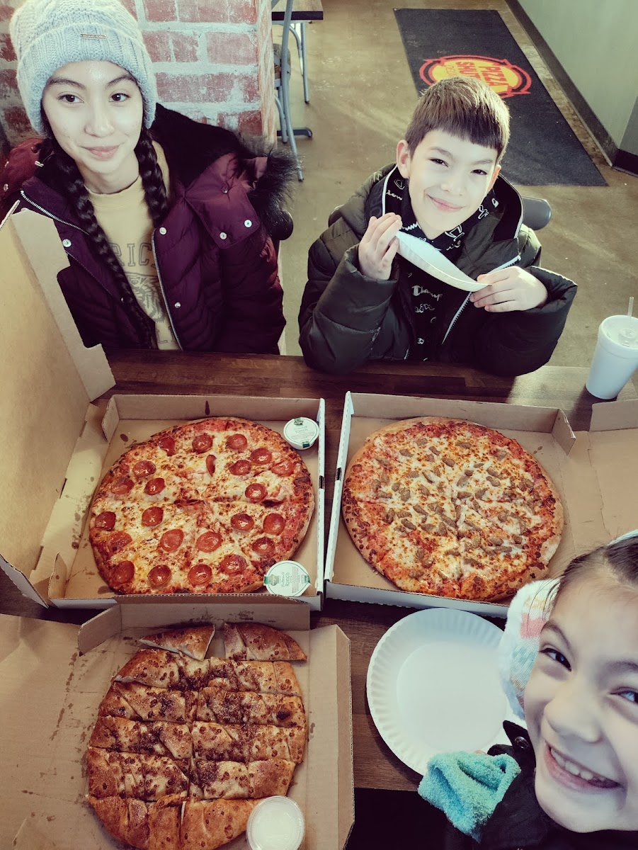 Pizza Shuttle - Kansas City - Photo 1