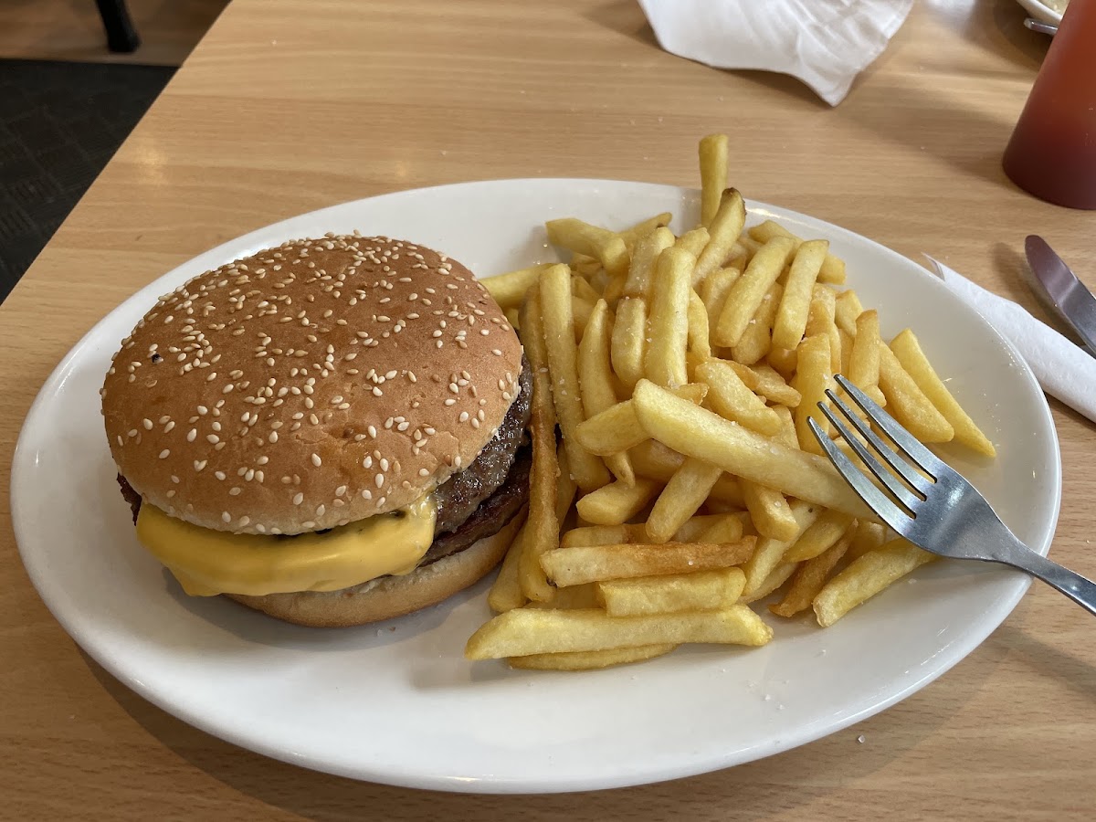 George's Cafe - London W14 0HA - Photo 1