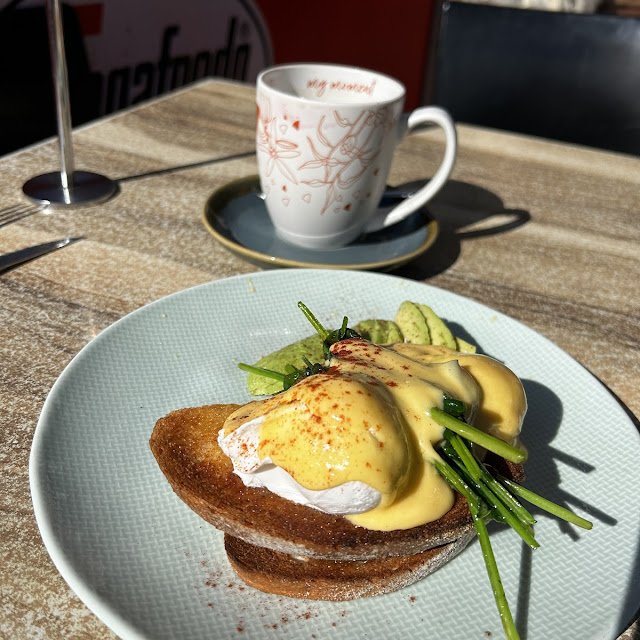 Eggs Benedict