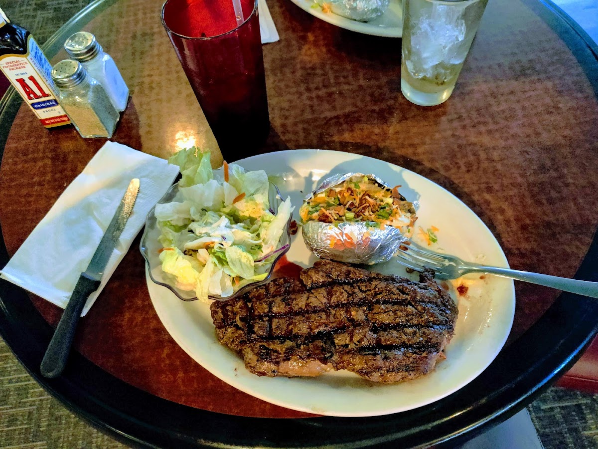 Log Cabin Bar & Grill - Photo 4