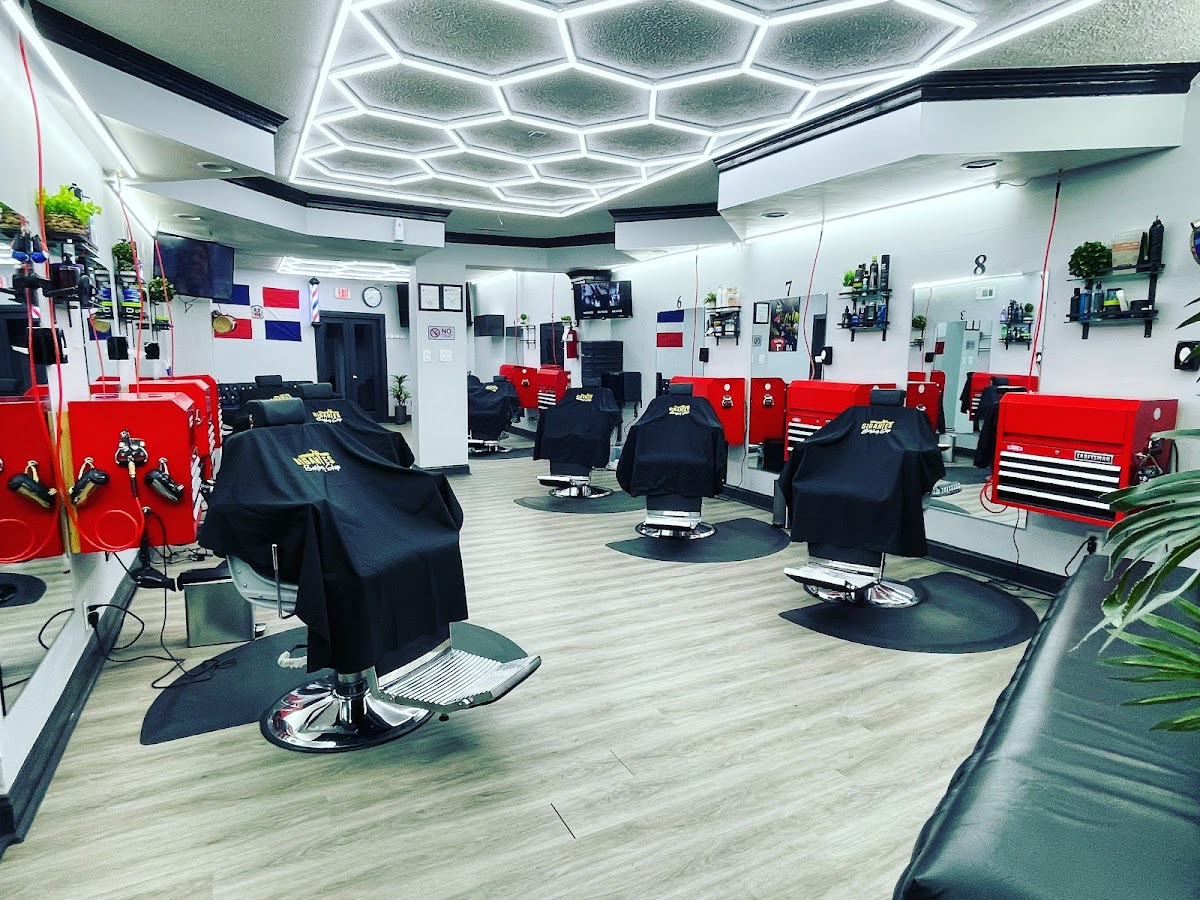 Gigantes Barber Shop - Photo 2
