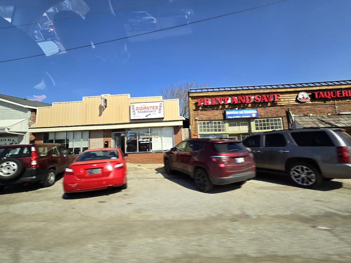 Gigantes Barber Shop - Photo 3