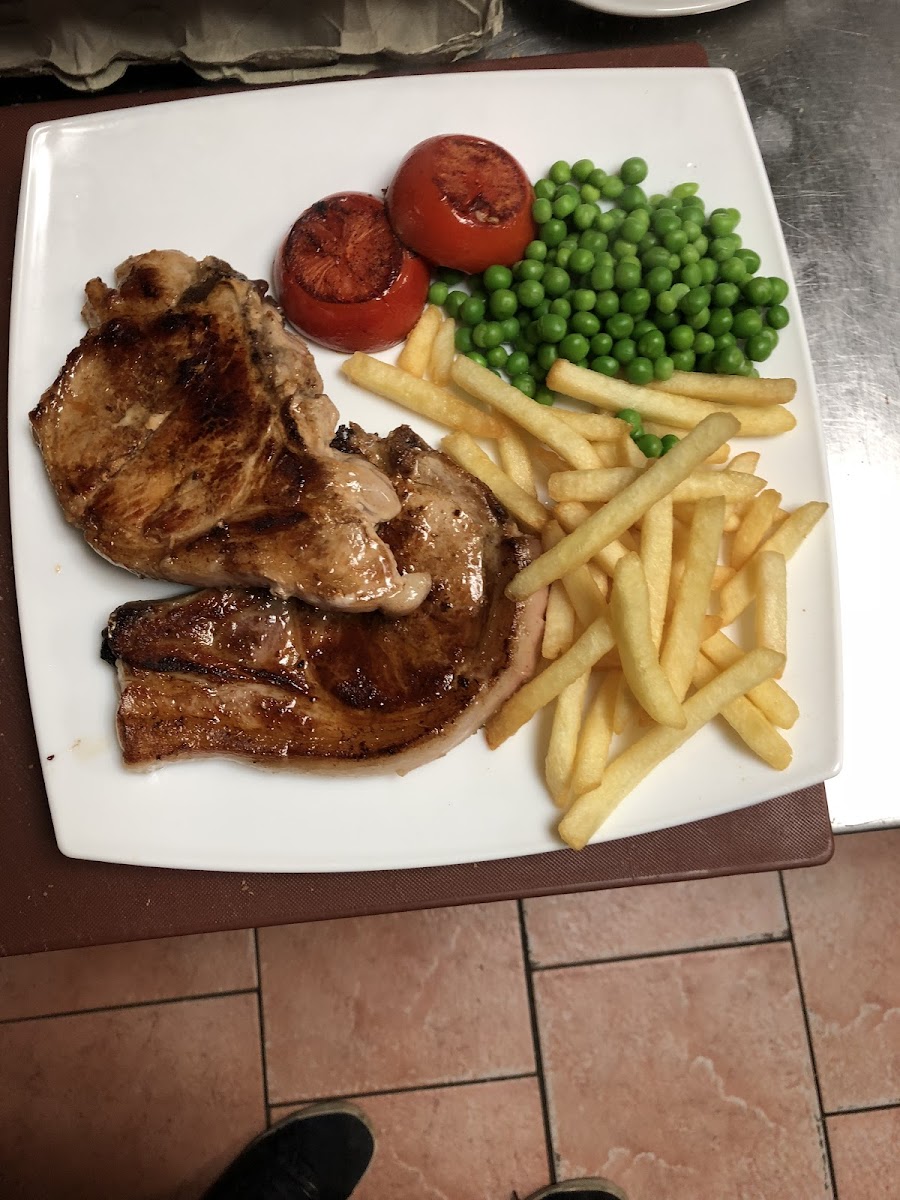 Ozzy's Cafe (Haslemere) - Photo 3