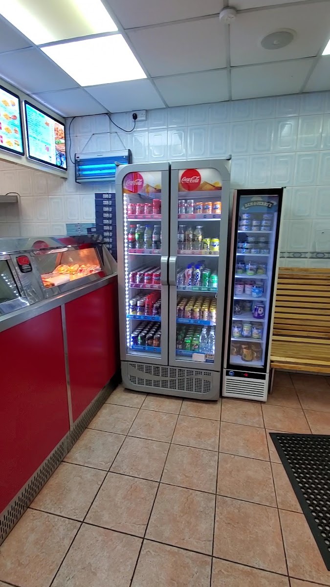 Wallington Village Fish & Chips - Roundshaw - Photo 1
