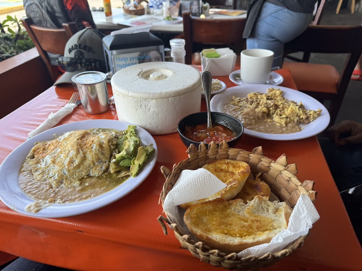 La Fonda de Chalio - Photo 2