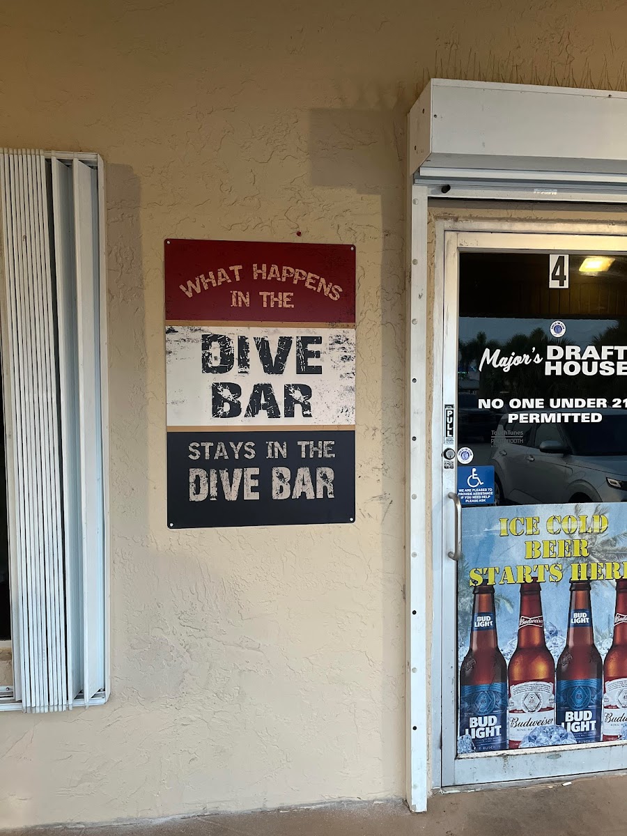 MAJOR'S DIVE BAR