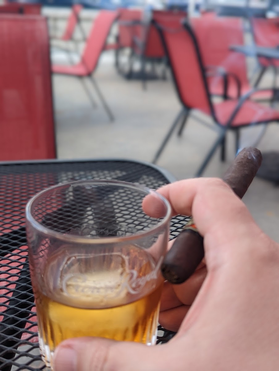 Stogeez Cigar Lounge - Photo 6