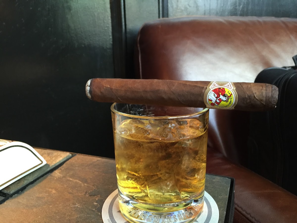 Stogeez Cigar Lounge - Photo 8