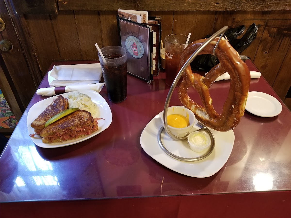 Old Bavaria Inn Restaurant - Photo 6