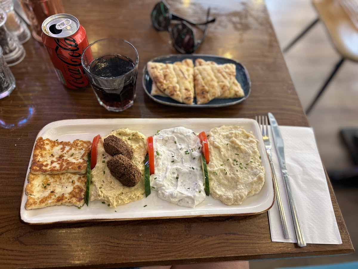 Cafe Nova Bistro - Photo 2