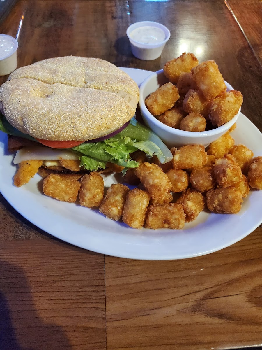 Honky Tonk Bar & Grill - Photo 8