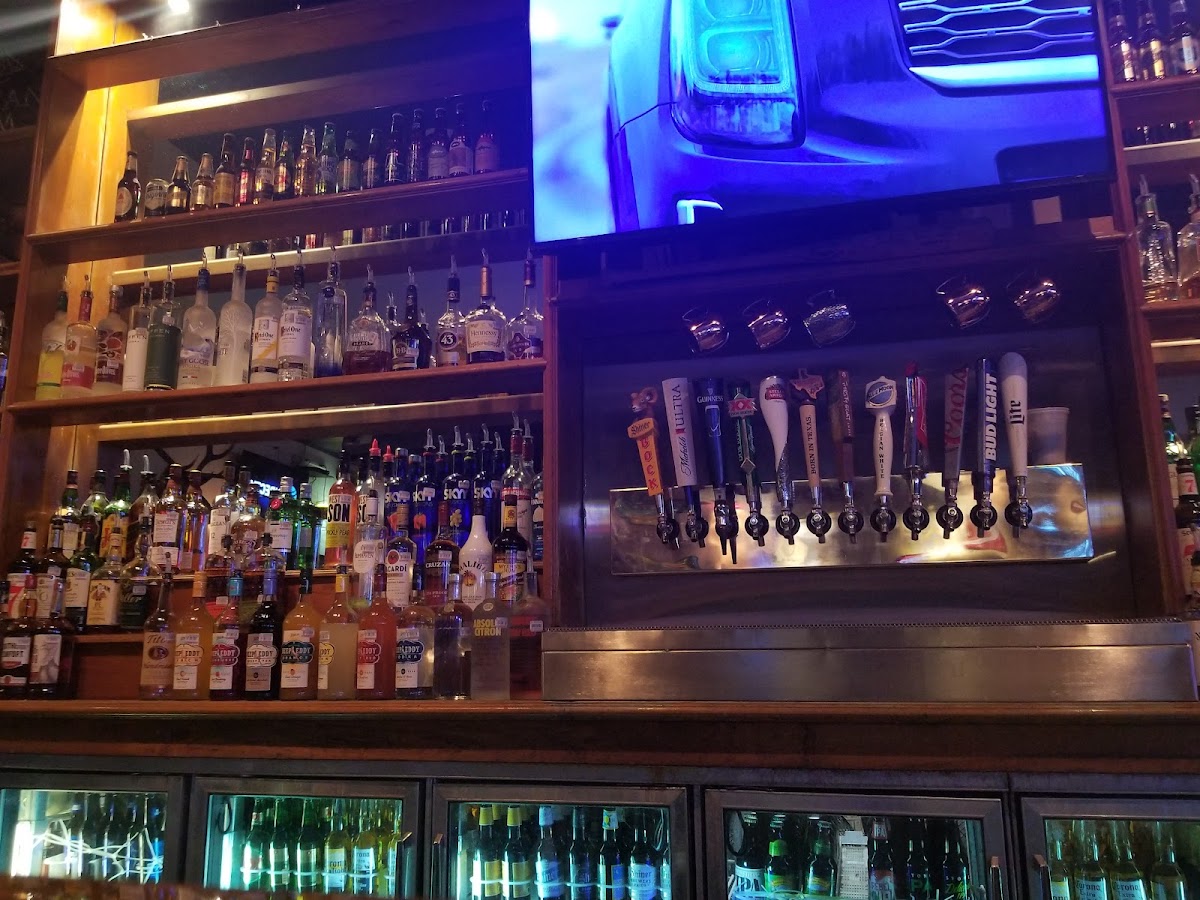 Longshotz Sports Bar - Photo 1