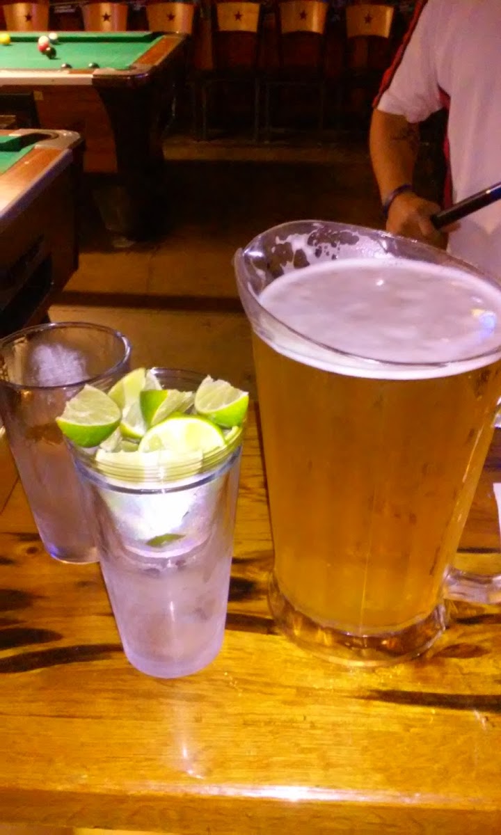 Longshotz Sports Bar - Photo 8