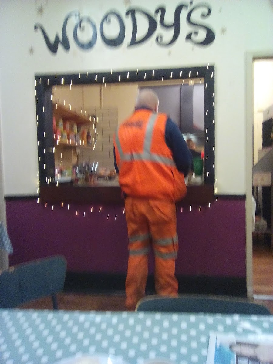 Woody's Cafe - Photo 9