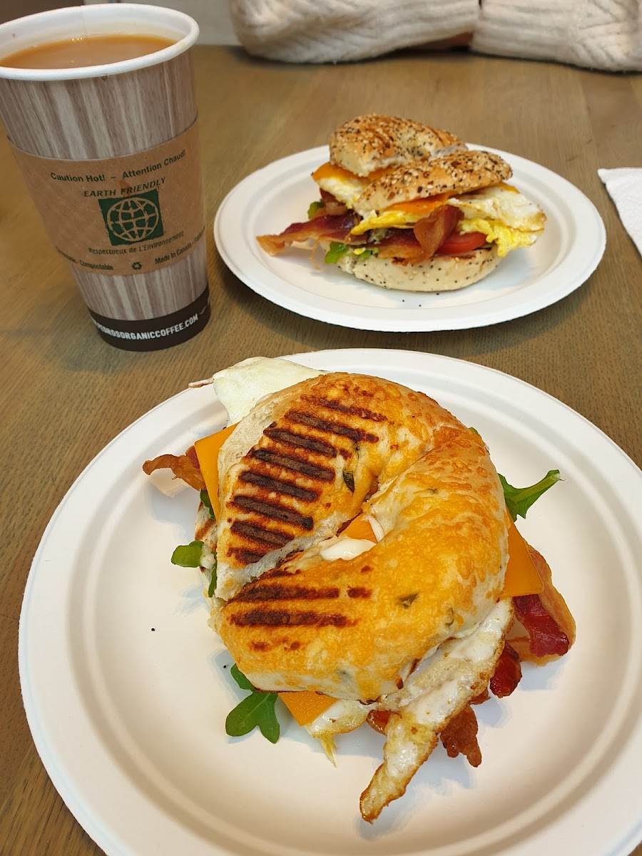 Ben's Cafe - Photo 5